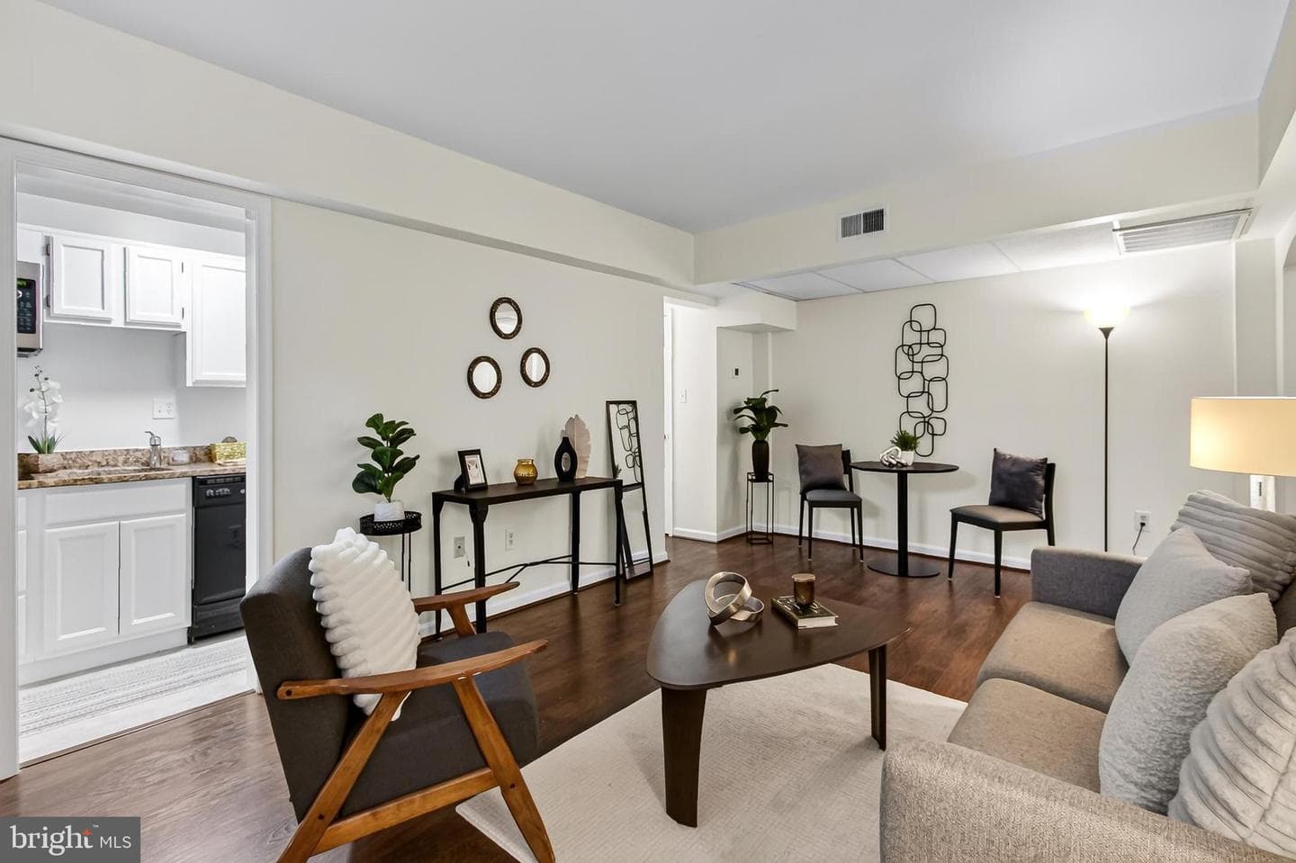 1752 N Rhodes Street #325 photo 6