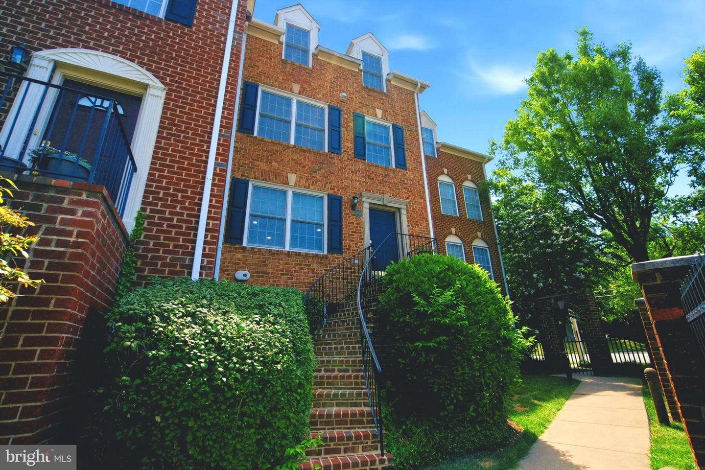 2402 N Greenbrier Court, Arlington