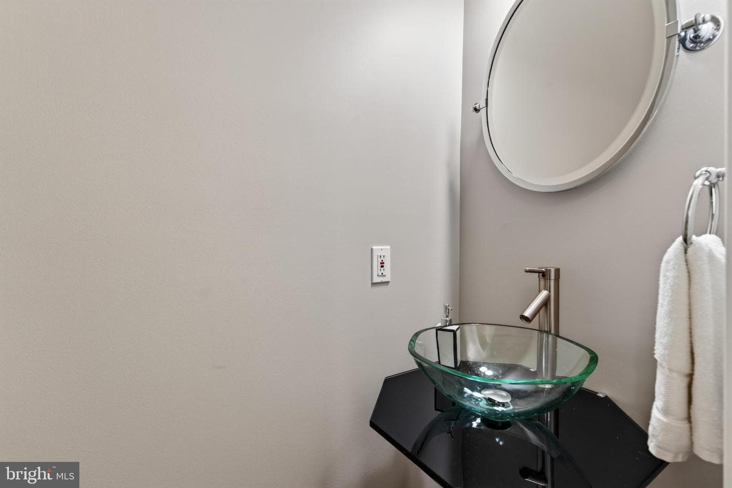 2402 N Greenbrier Court photo 22