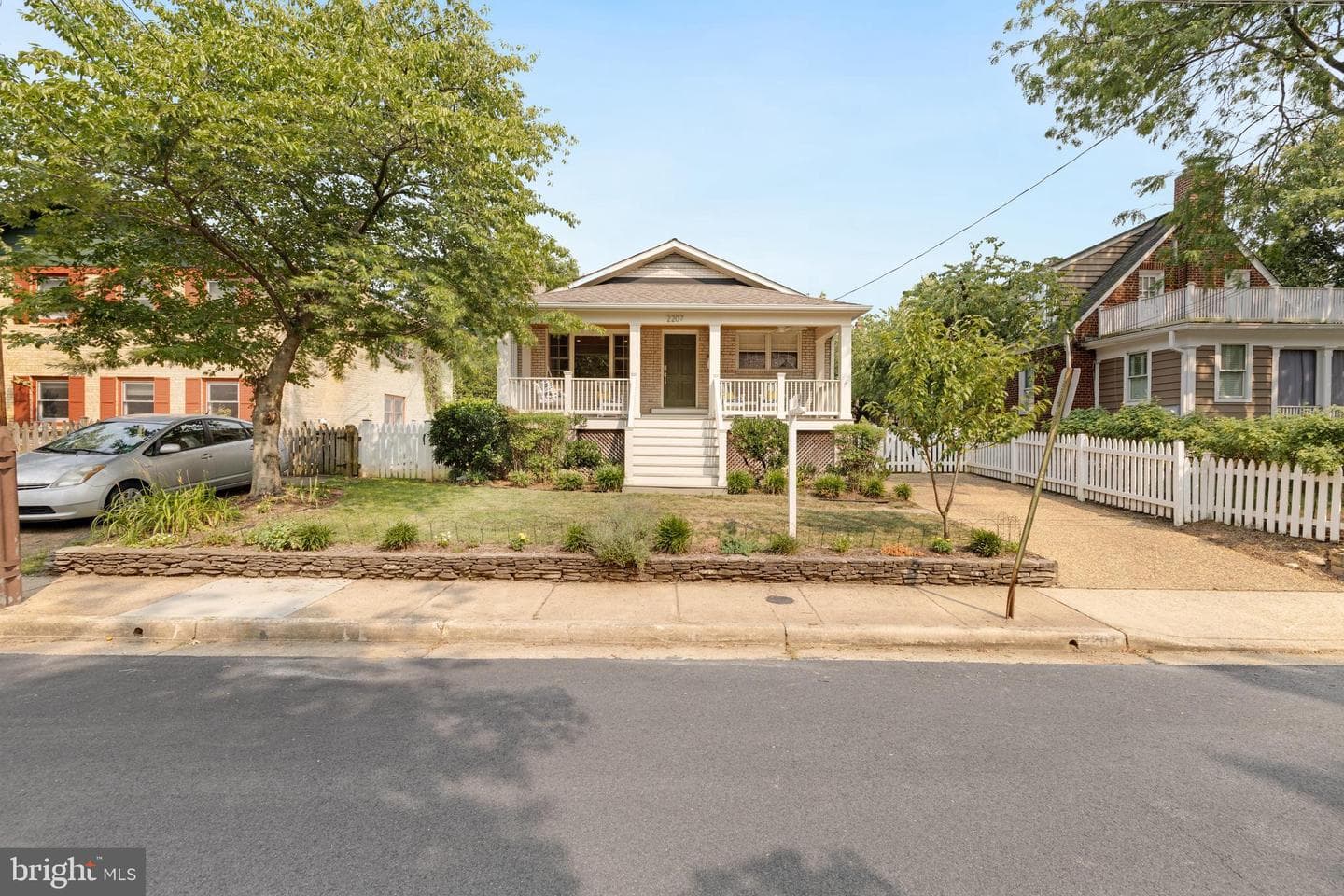 2207 N Kenmore Street photo 44