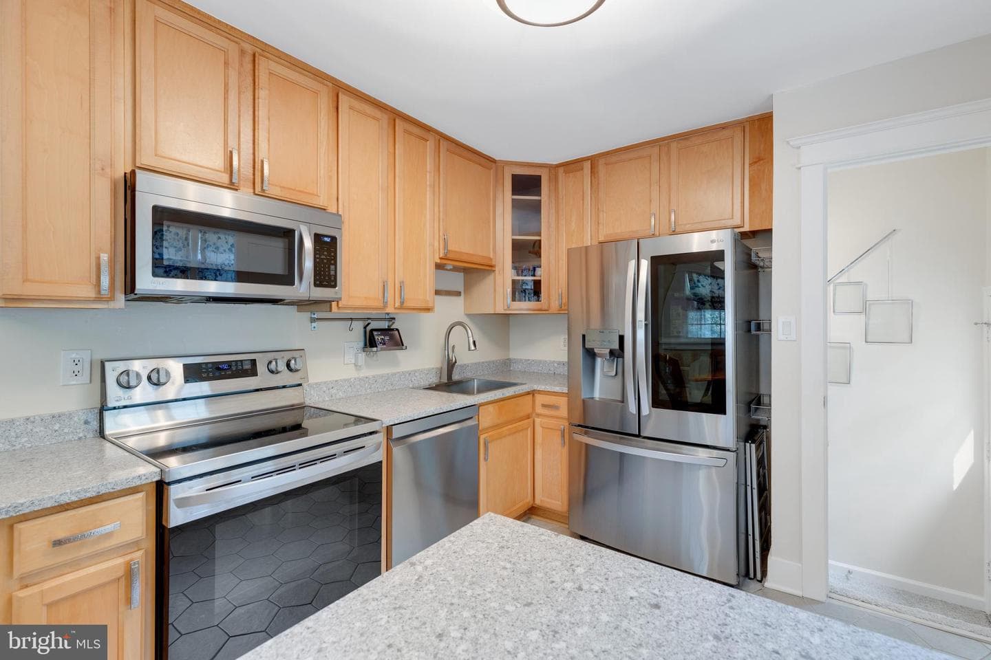 2207 N Kenmore Street photo 8
