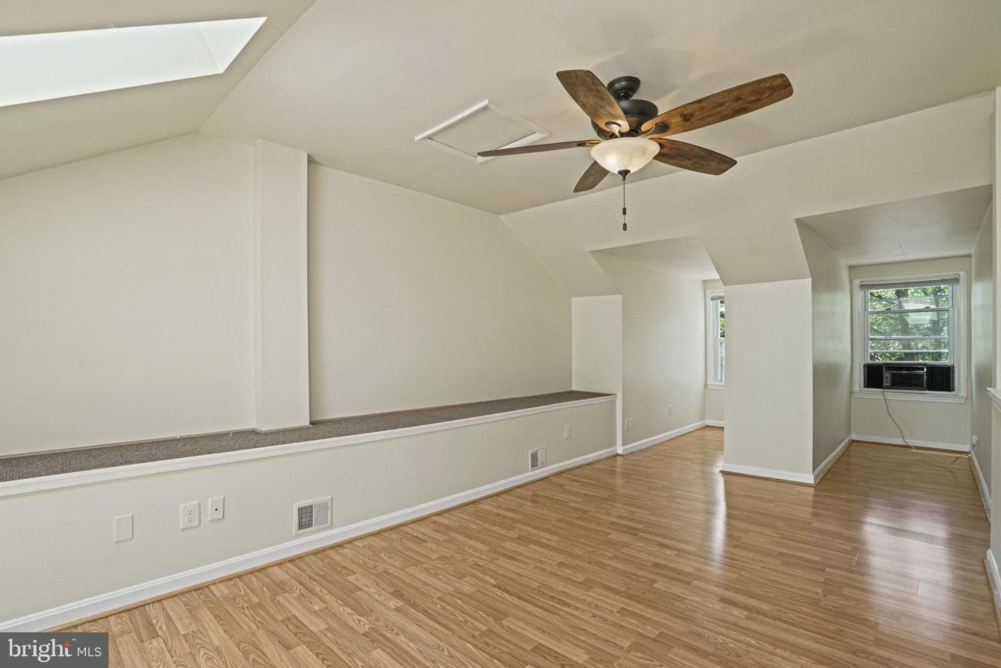 1141 N Vernon Street photo 39