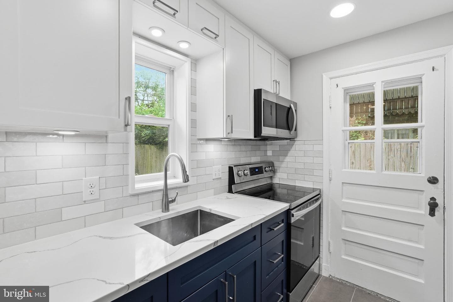 829 S Irving Street photo 10