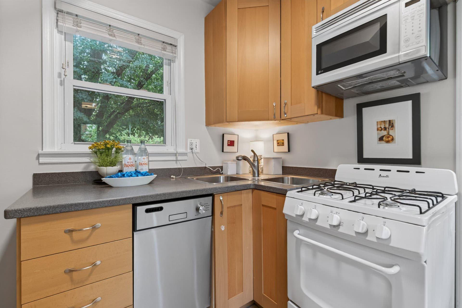 835 N Buchanan Street photo 7