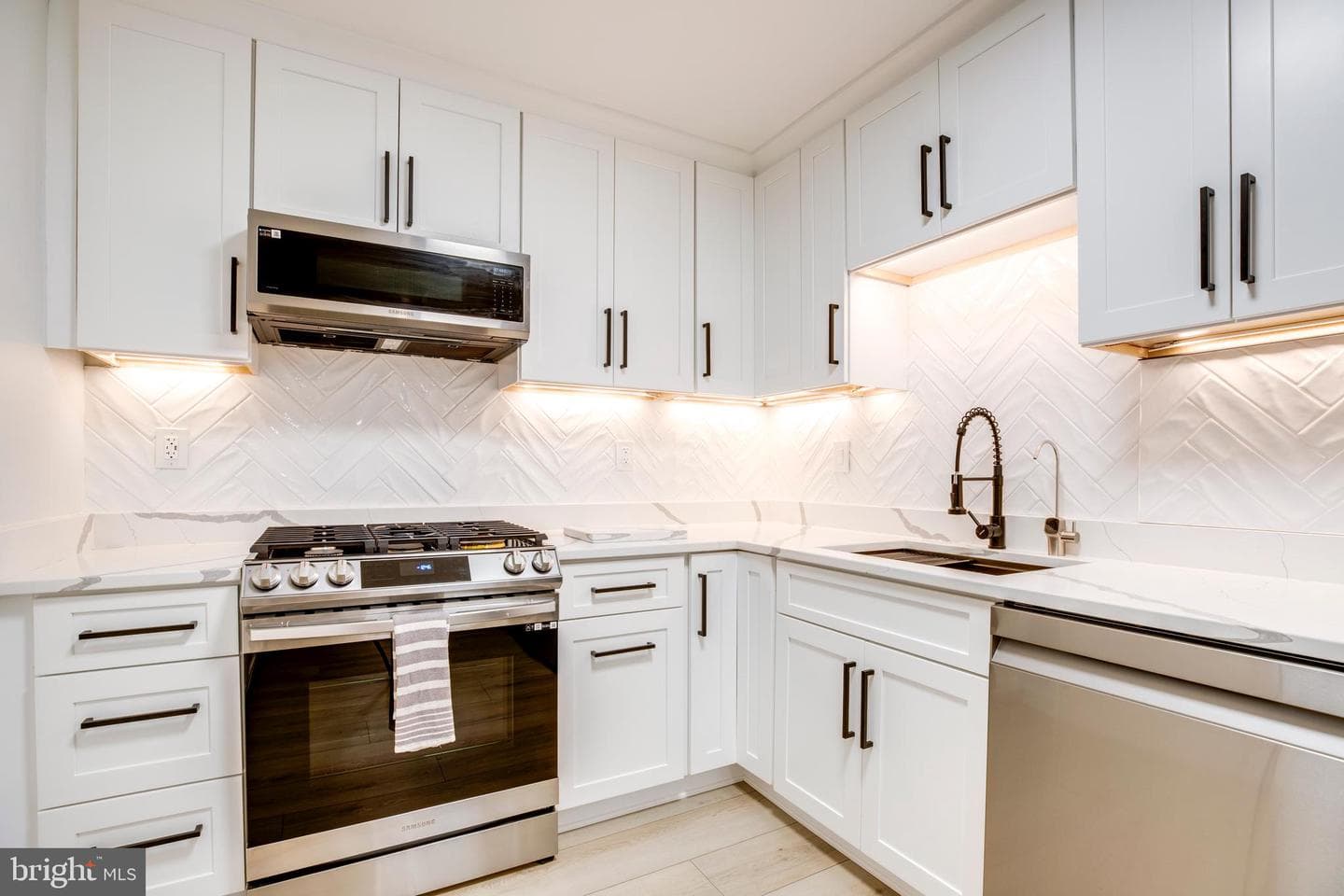 1300 Army Navy Drive #814 photo 10