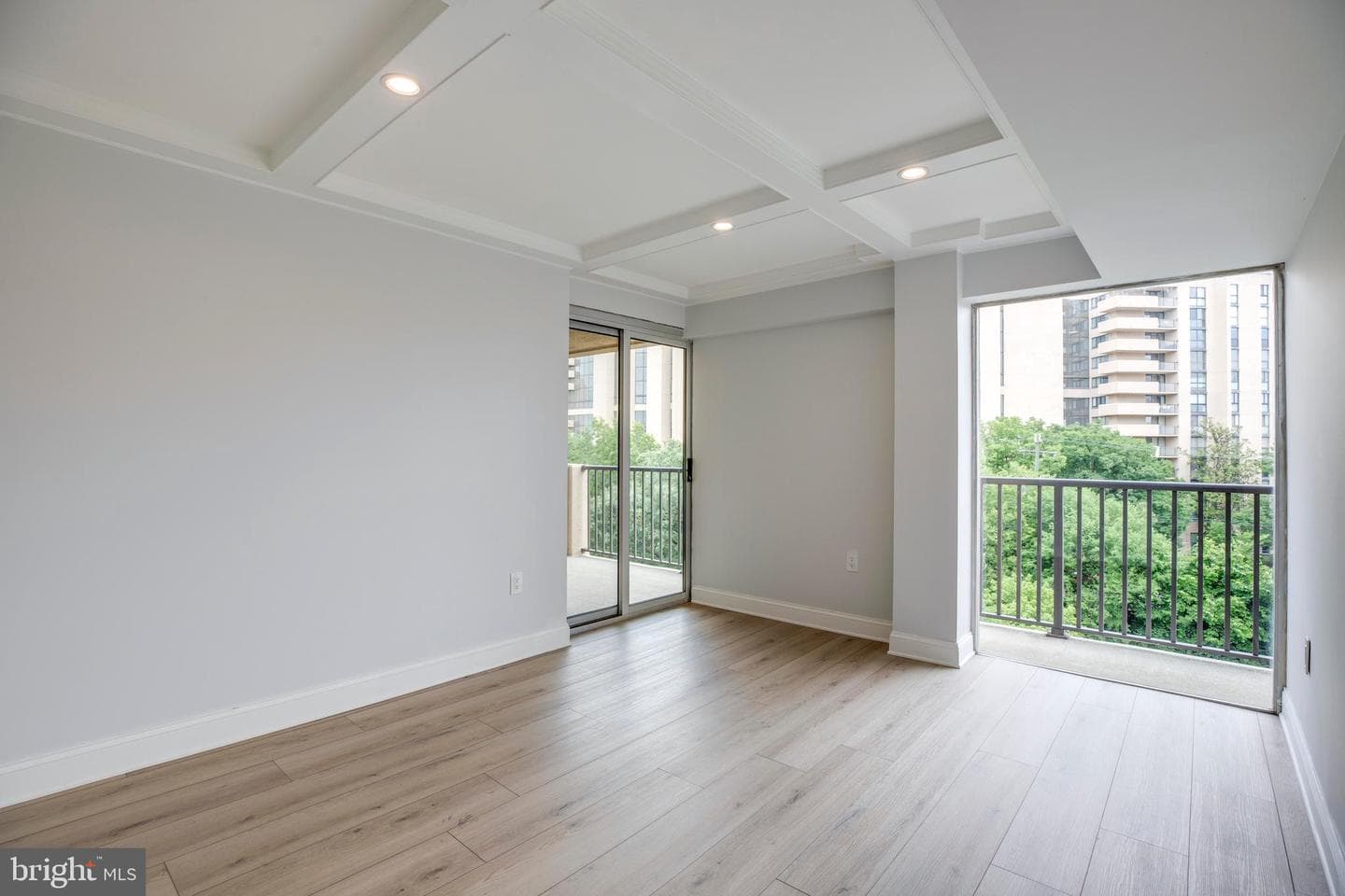 1300 Army Navy Drive #814 photo 28