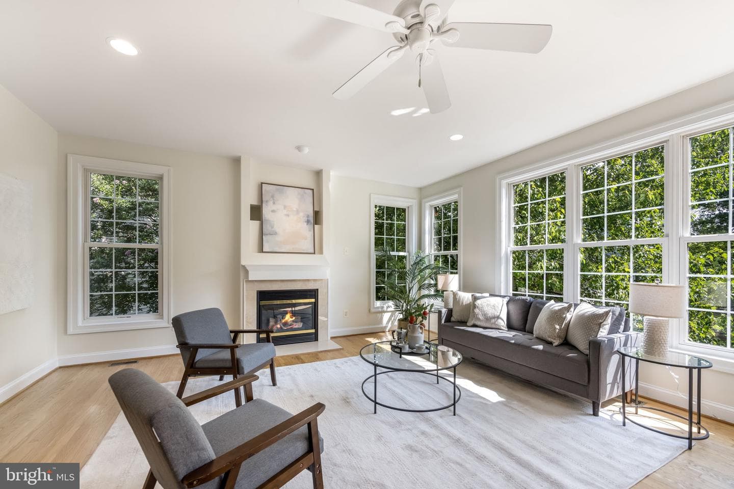 413 N Frederick Street photo 5