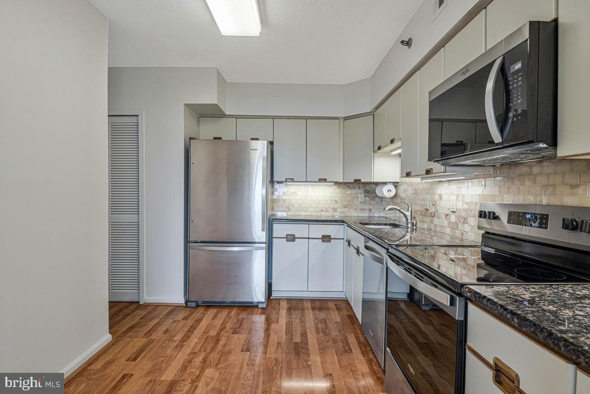 1805 Crystal Drive #807s photo 9