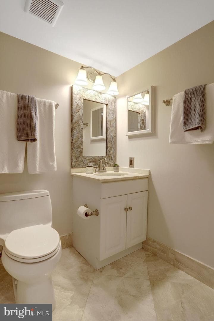 1001 N Randolph Street #302 photo 25