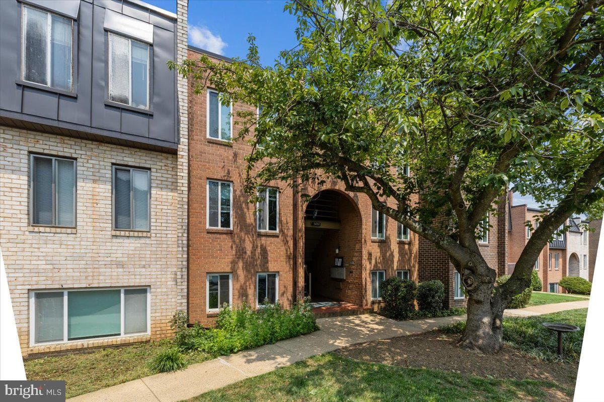 5051 7th Road S #202, Arlington