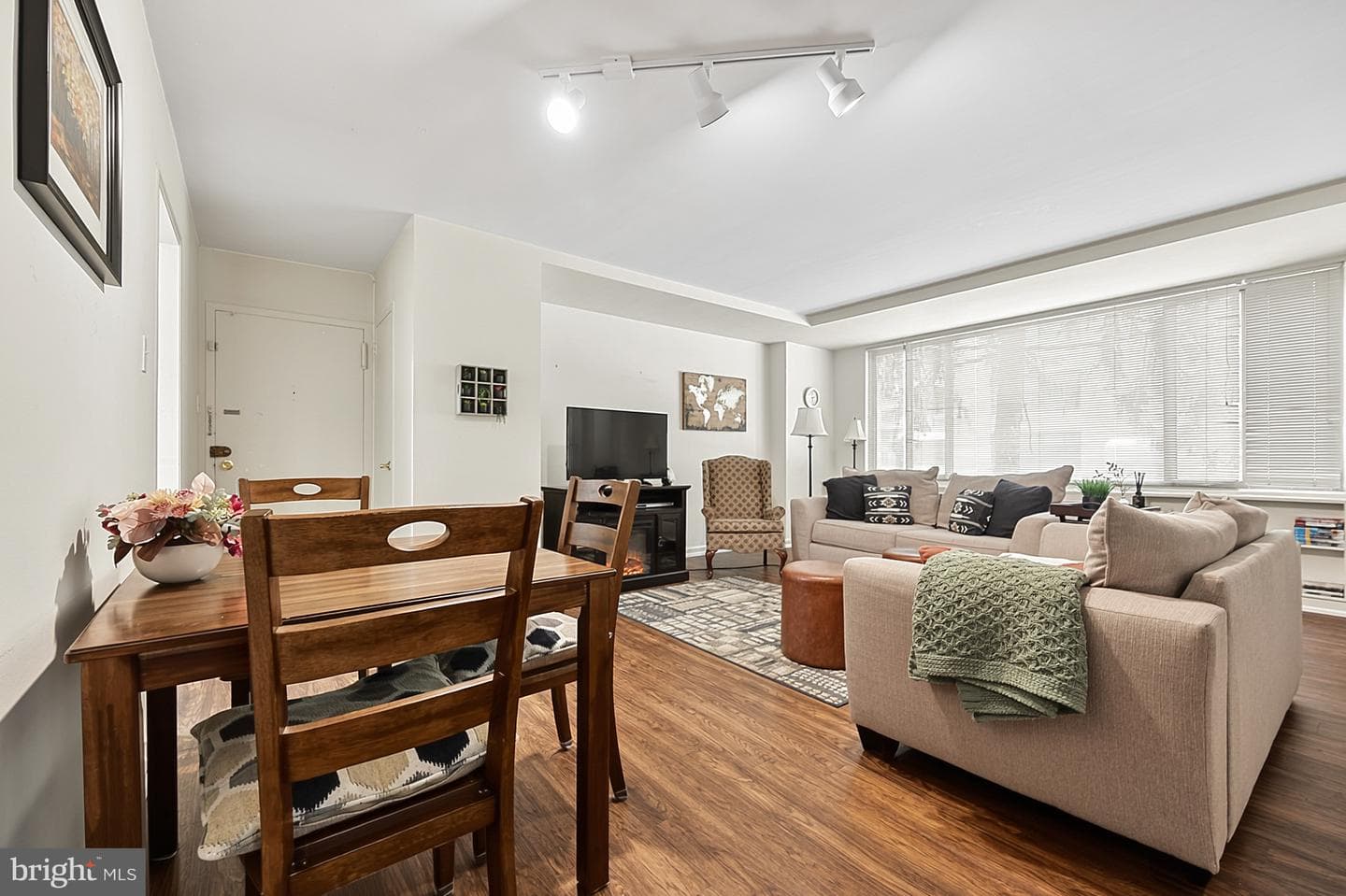 1121 Arlington Boulevard #206, Arlington