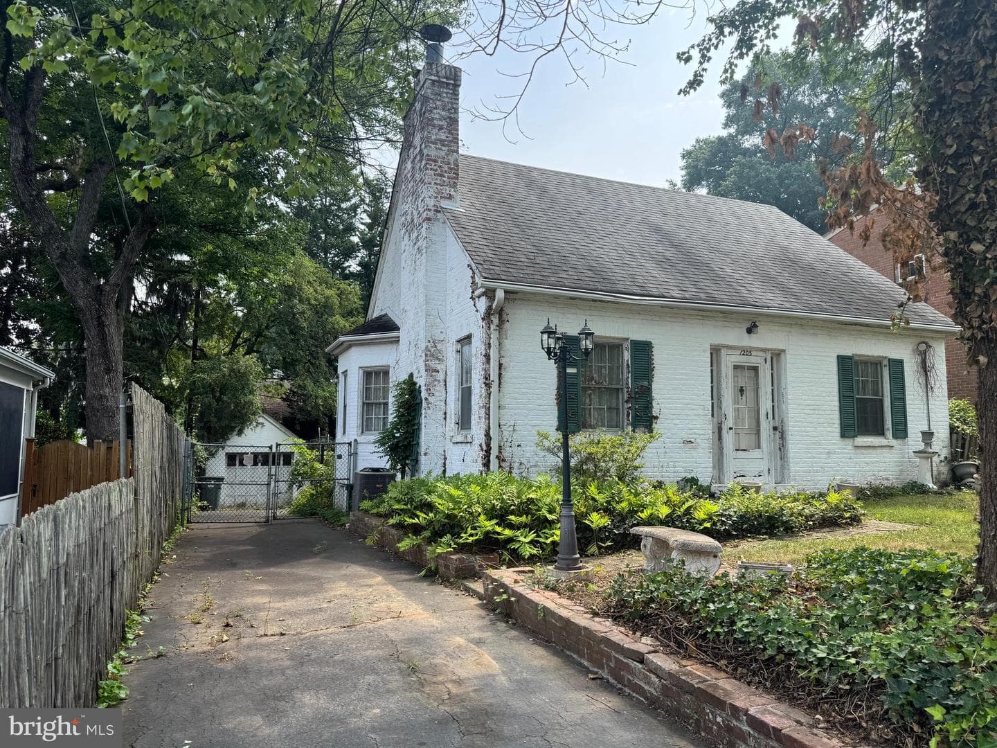 1205 N Columbus Street photo 3