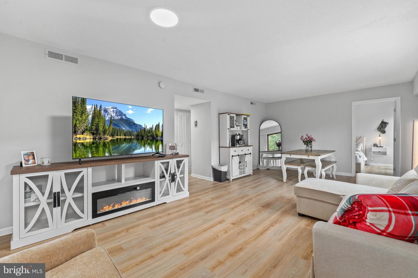 1300 Army Navy Drive #320 photo 6