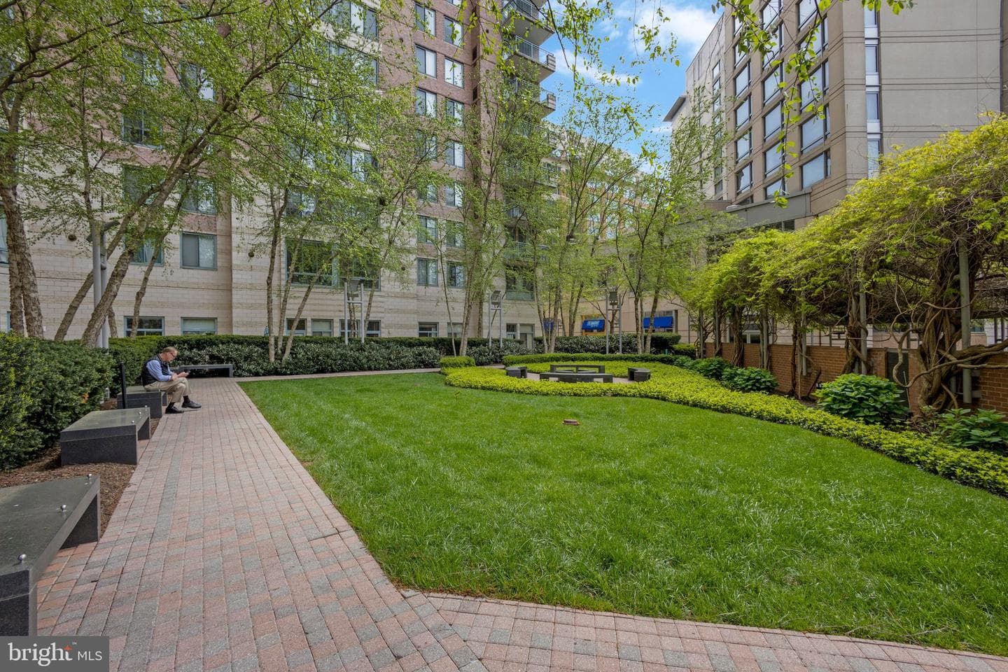 851 N Glebe Road #1911 photo 40