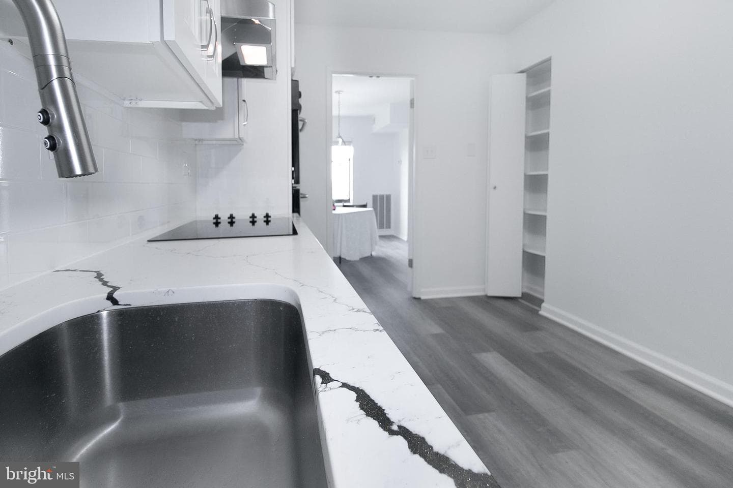 307 Yoakum Parkway #1024 photo 10
