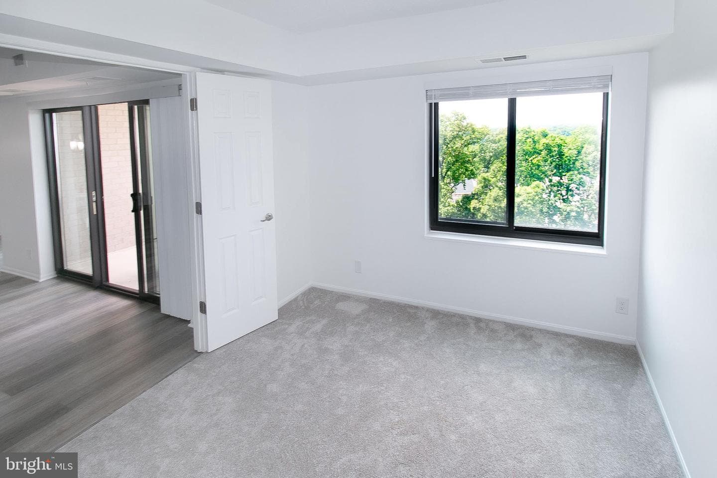 307 Yoakum Parkway #1024 photo 21