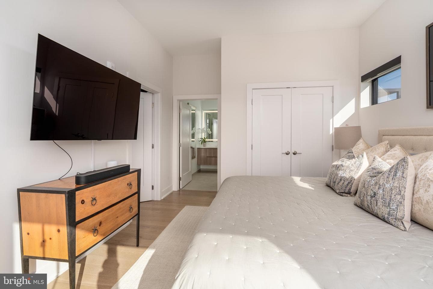 737 Swann Avenue #607 photo 12