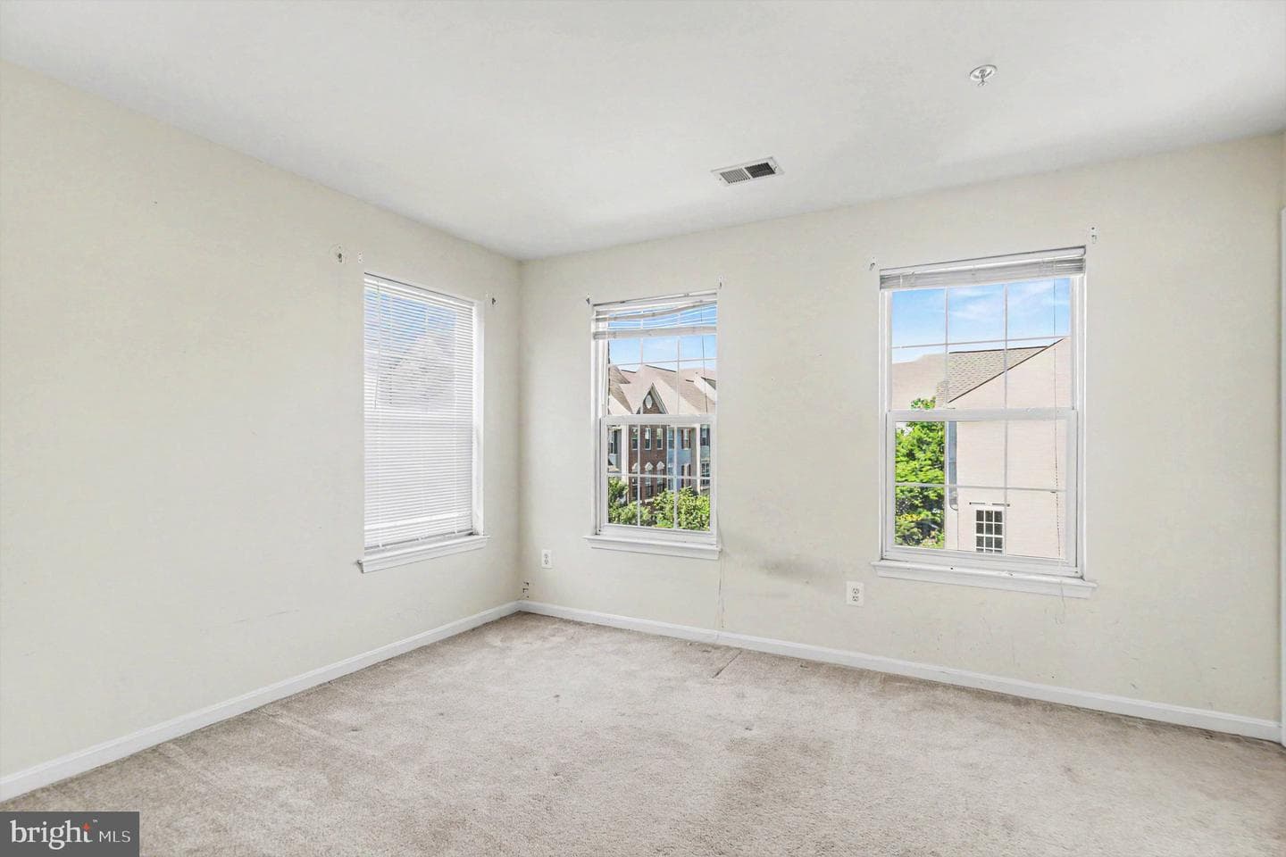 100 Meadows Lane photo 13
