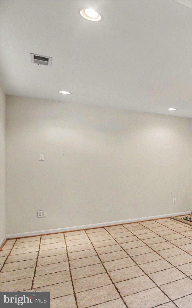 100 Meadows Lane photo 5
