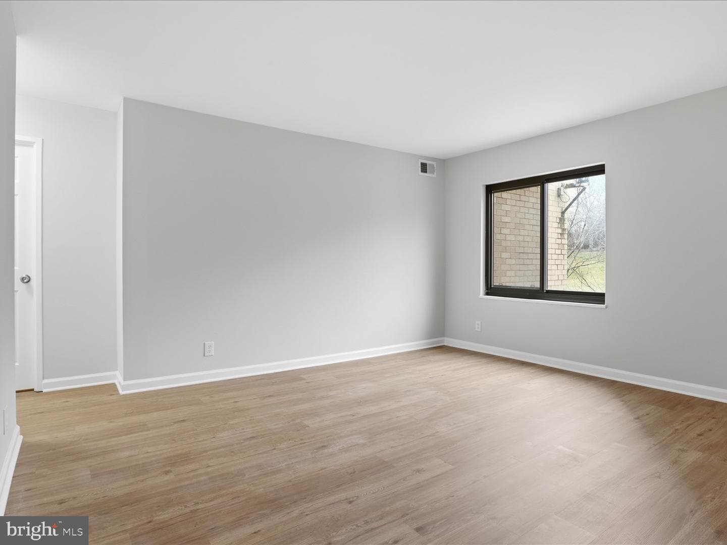 205 Yoakum Parkway #216 photo 16