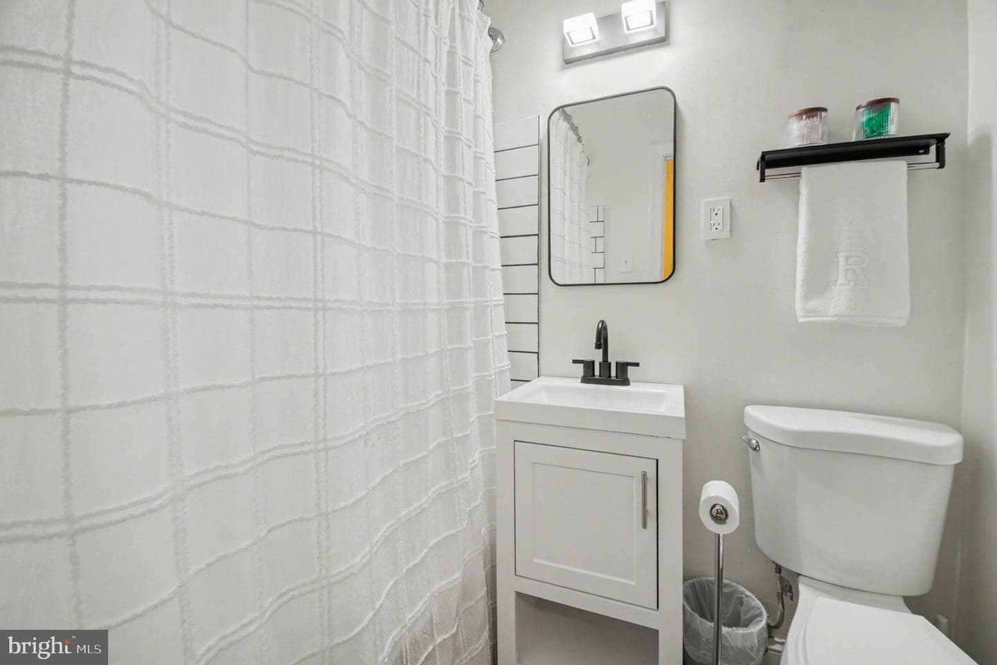 1632 W Abingdon Drive #302 photo 12