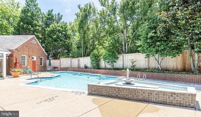 1632 W Abingdon Drive #302 photo 18