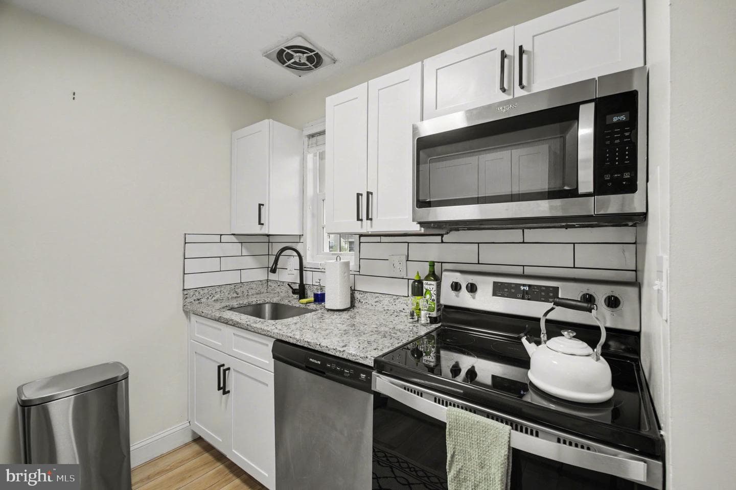 1632 W Abingdon Drive #302 photo 7