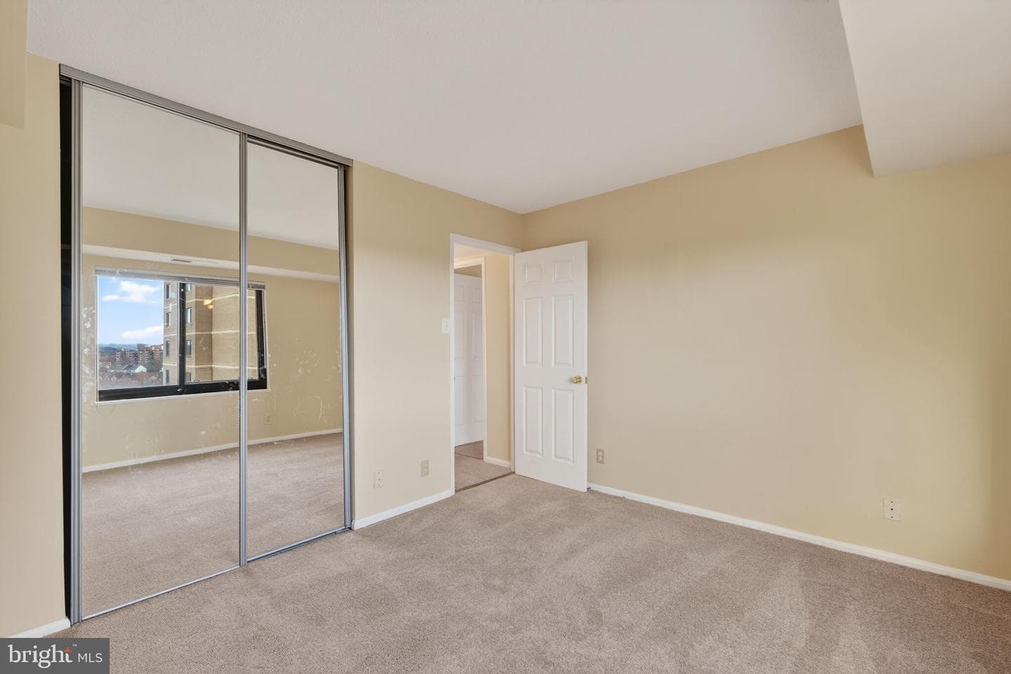 203 Yoakum Parkway #1625 photo 29