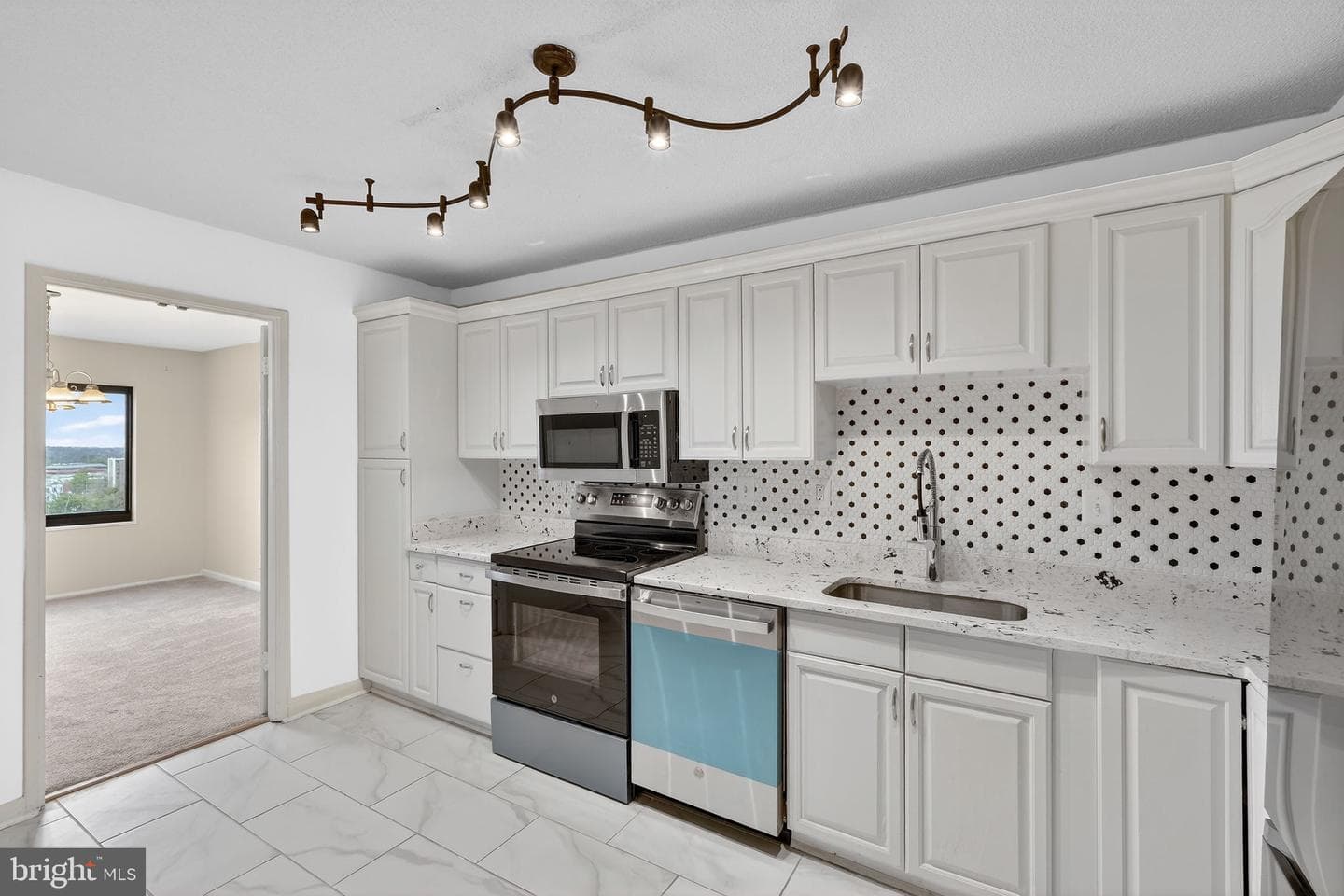 203 Yoakum Parkway #1625 photo 8