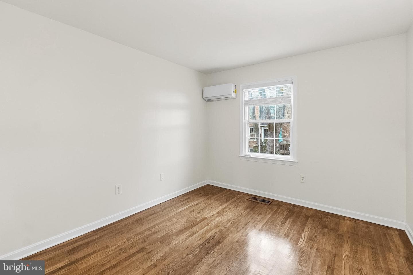 1009 N Van Dorn Street N photo 25