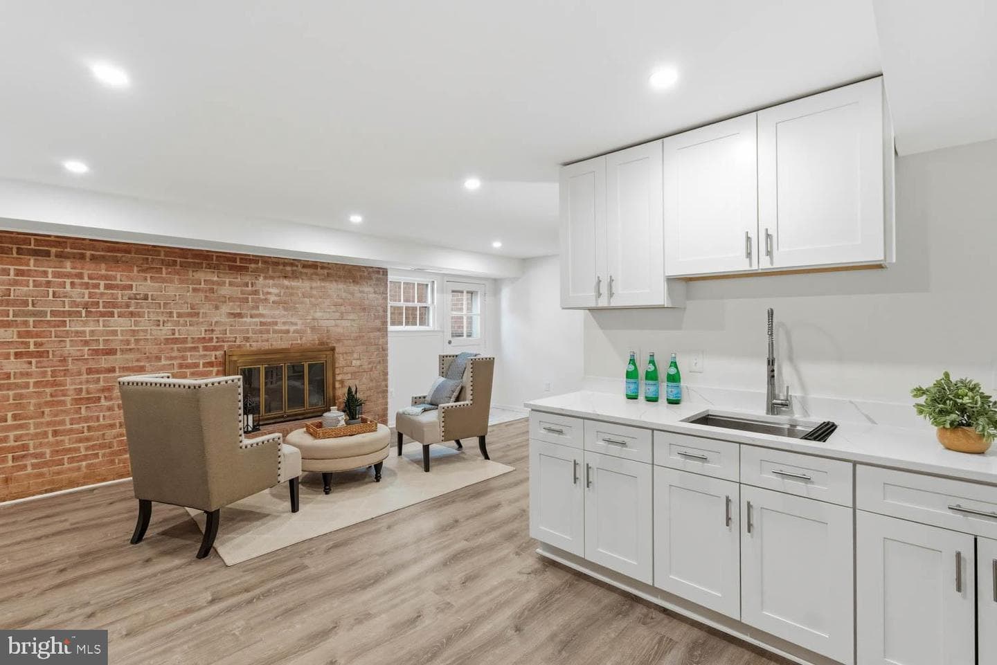 1009 N Van Dorn Street N photo 36