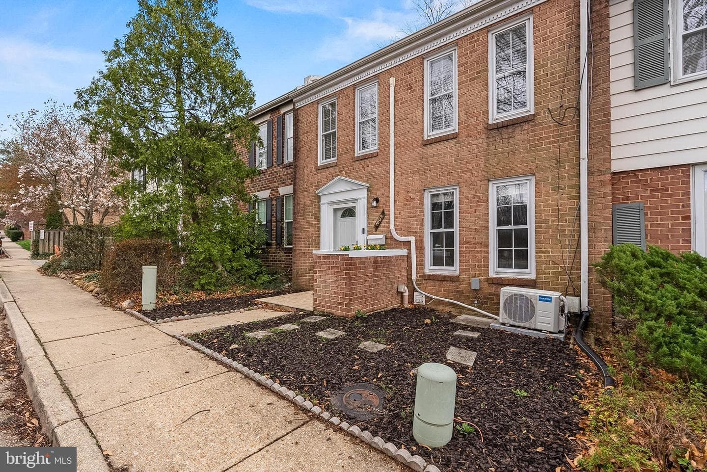 1009 N Van Dorn Street N photo 43