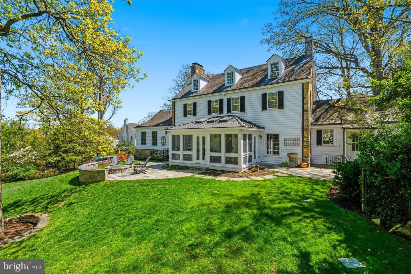 305 Mansion Drive photo 3