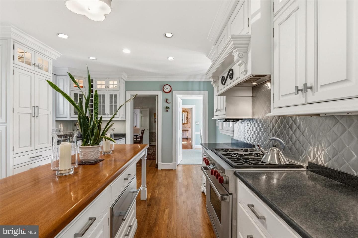 305 Mansion Drive photo 33