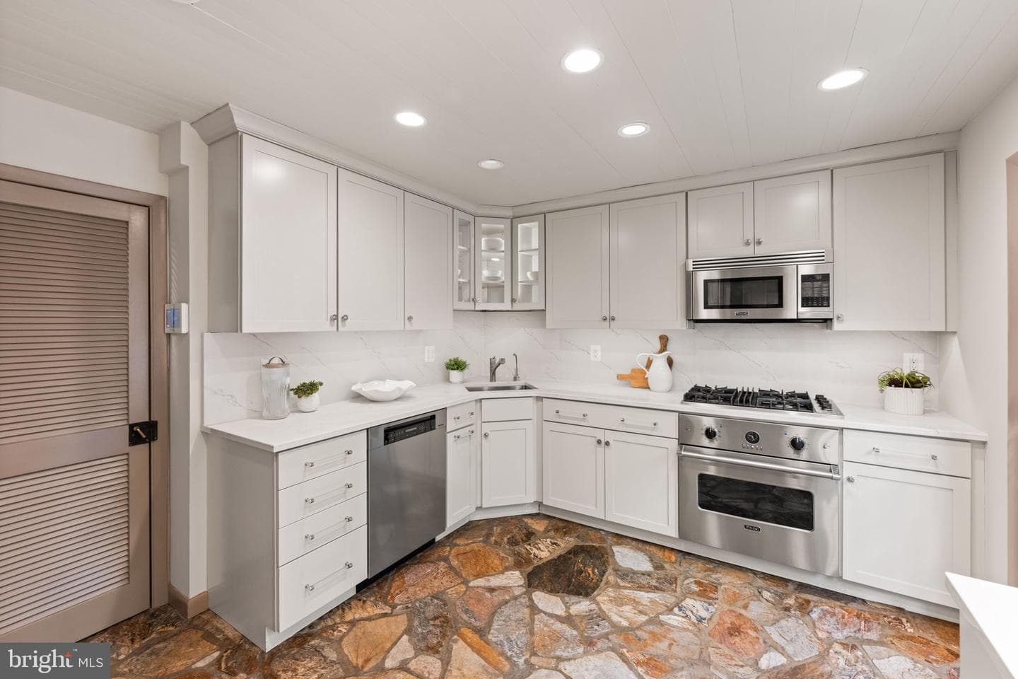 403 S Fairfax Street photo 23