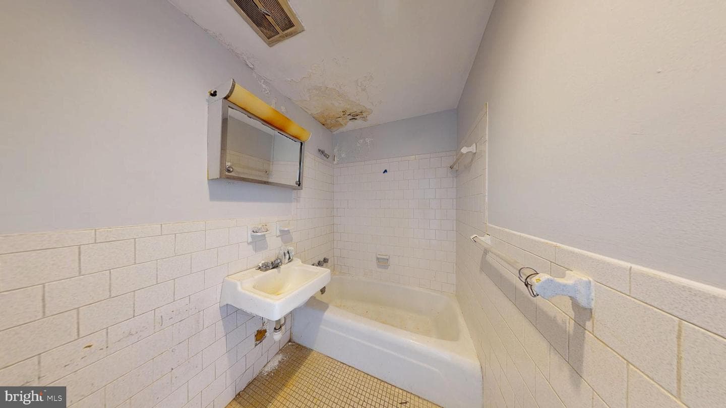 4600 Duke Street #419 / 420 photo 31