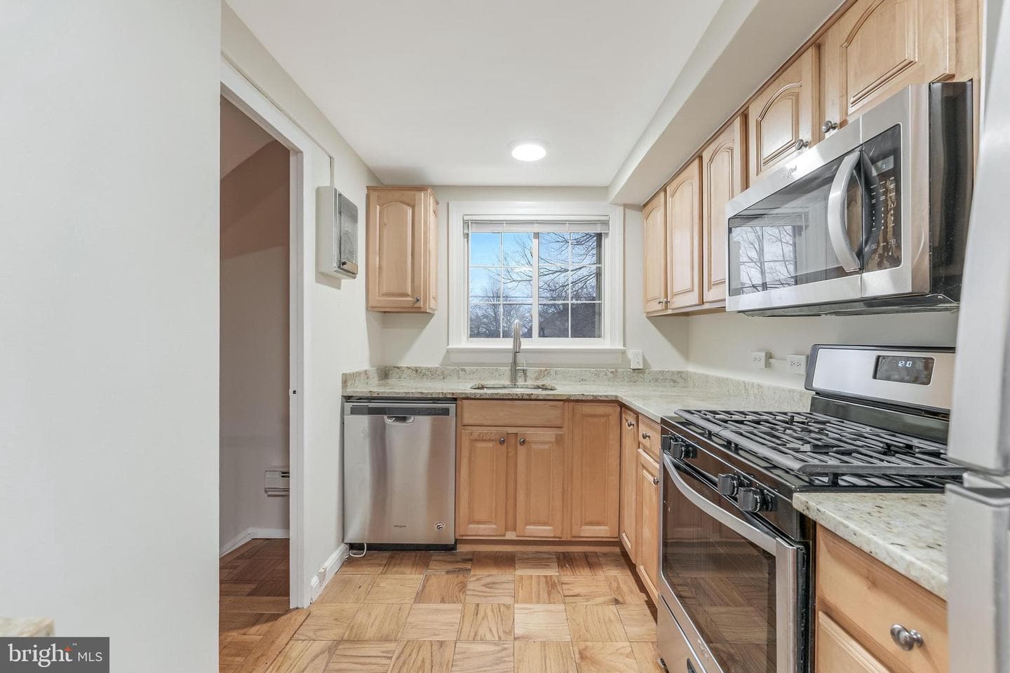 3228 Wellington Road photo 6