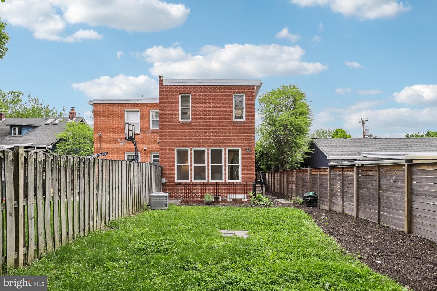 305 Ashby Street photo 44