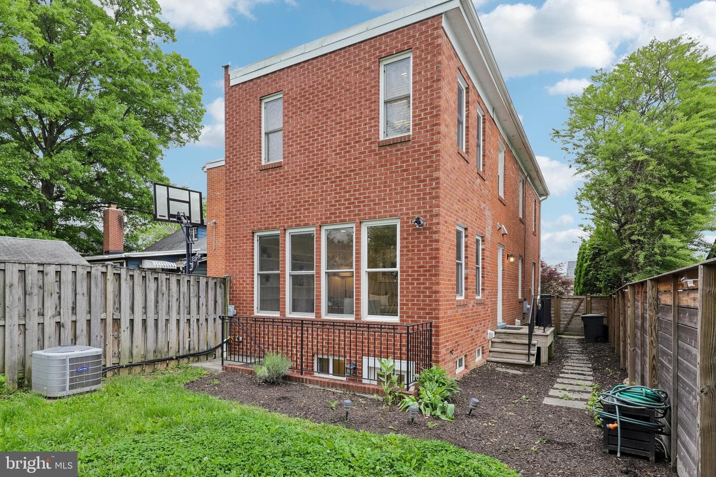 305 Ashby Street photo 49