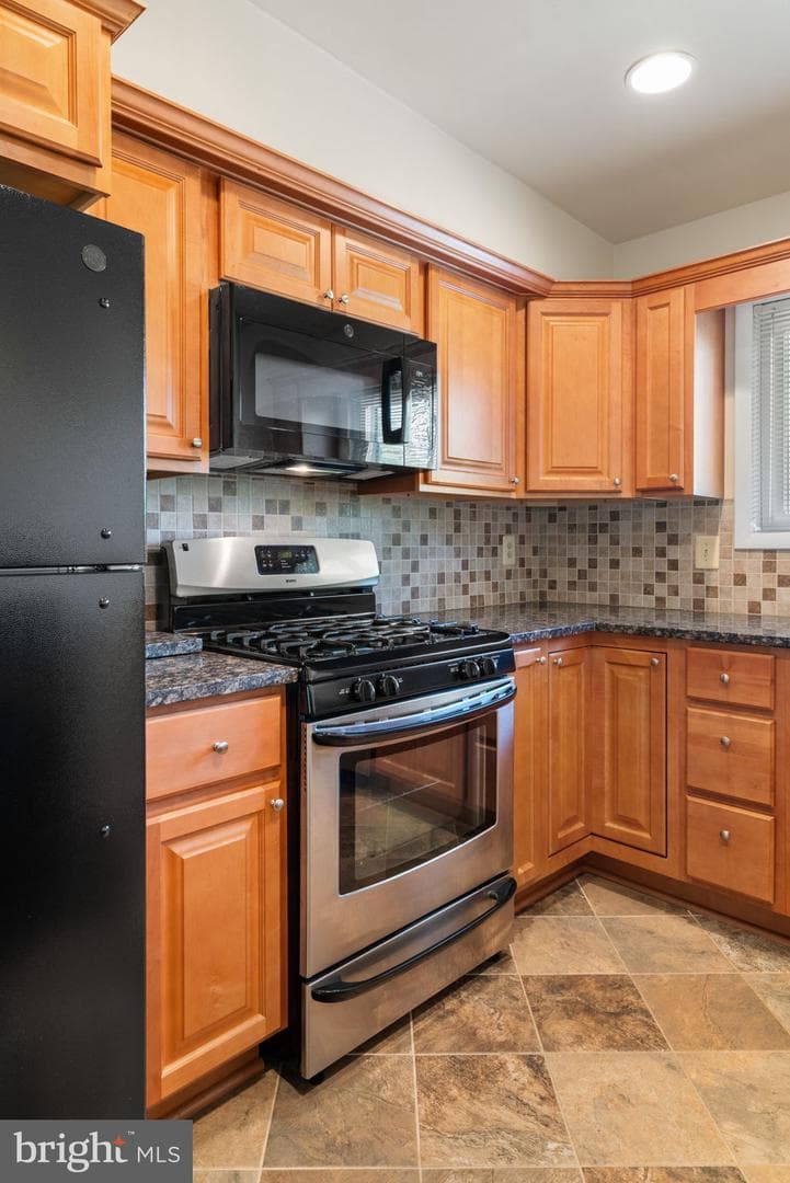 205 Skyhill Road #8 photo 18