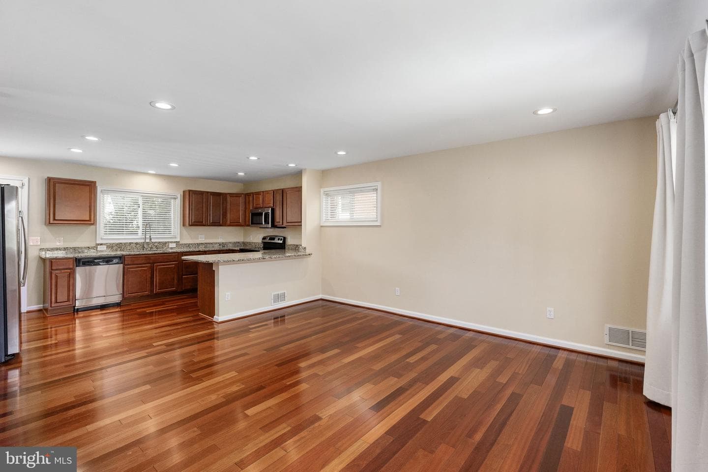 108 N Gladden Street photo 8