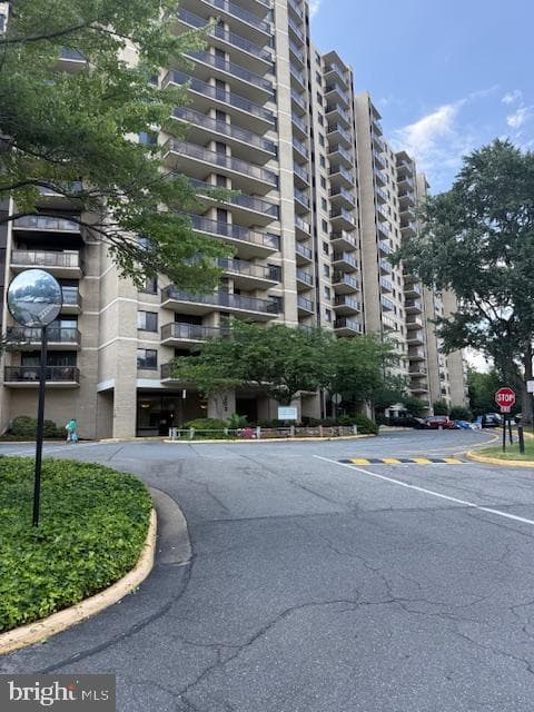 203 Yoakum Parkway #1004, Alexandria