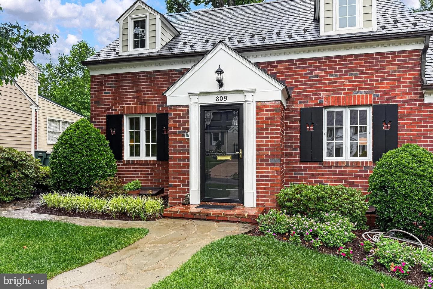 809 Enderby Drive photo 4