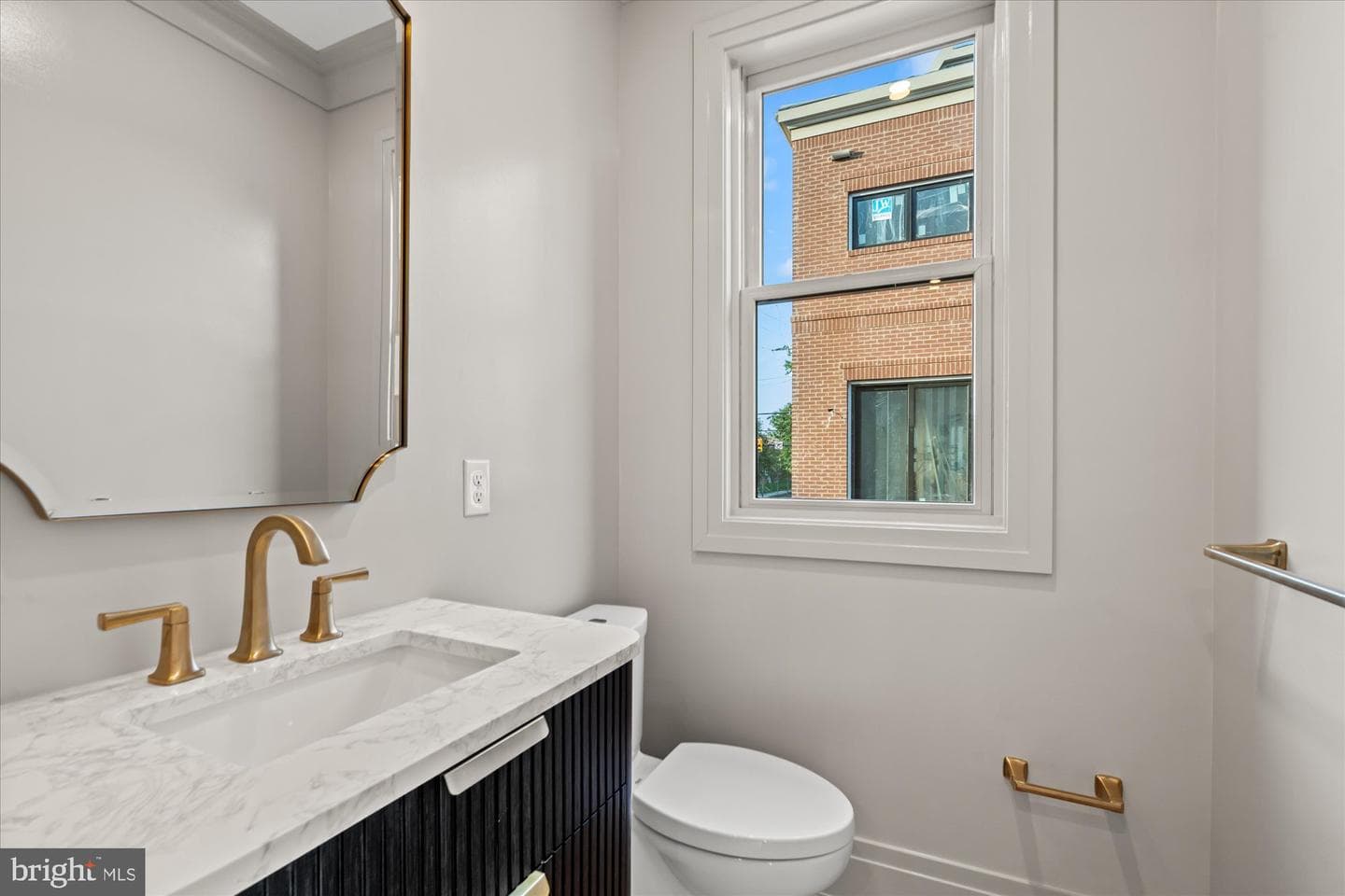 1330 Cameron Street photo 29