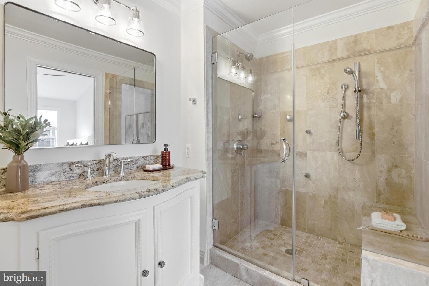 1734 Kingsgate Court #302 photo 19