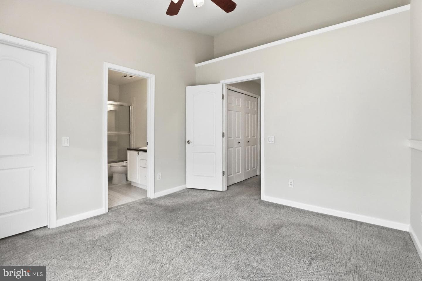 1734 Kingsgate Court #302 photo 21