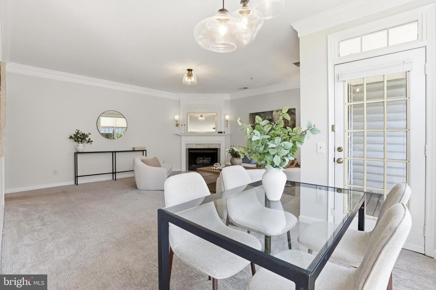 1734 Kingsgate Court #302 photo 8