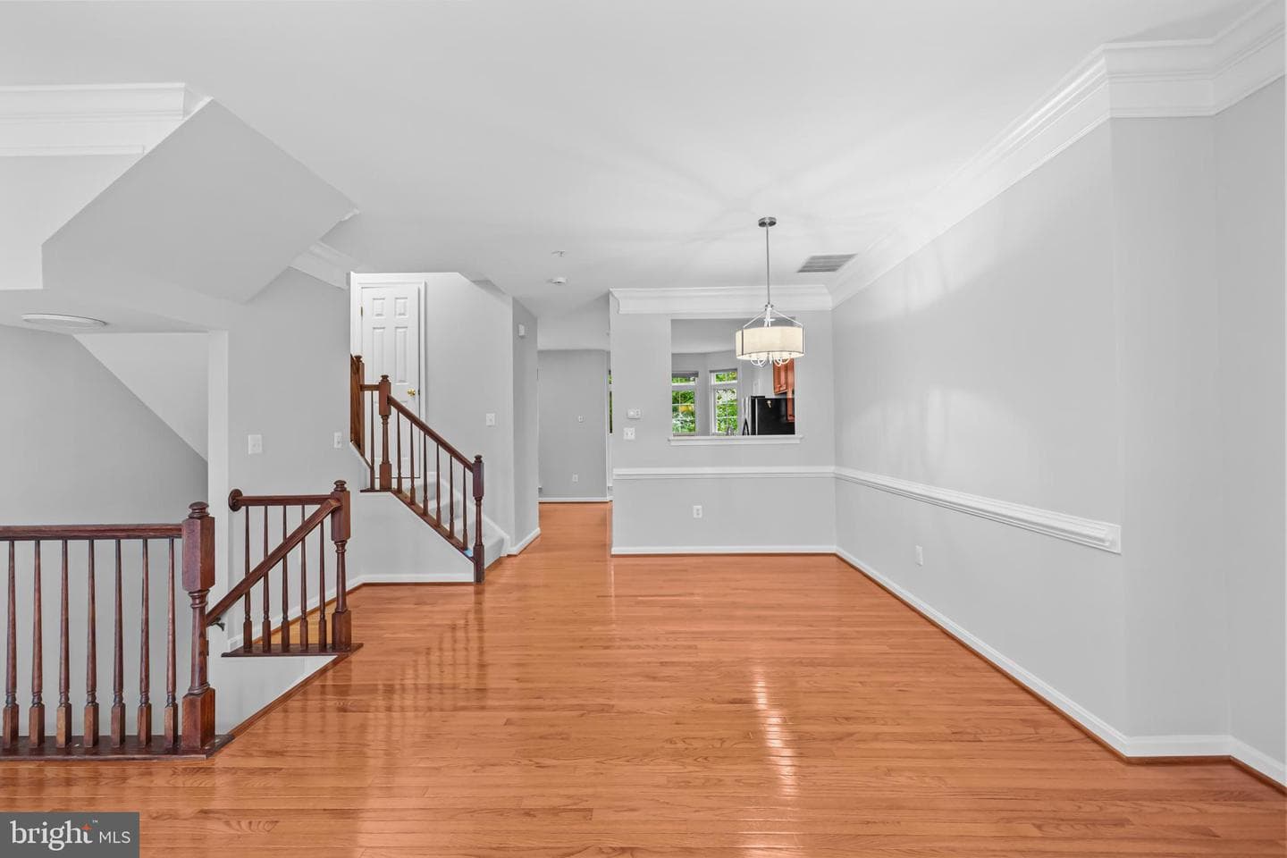 120 Martin Lane photo 14