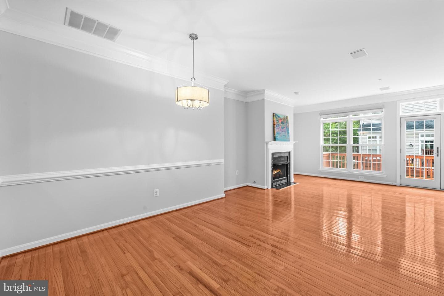 120 Martin Lane photo 16
