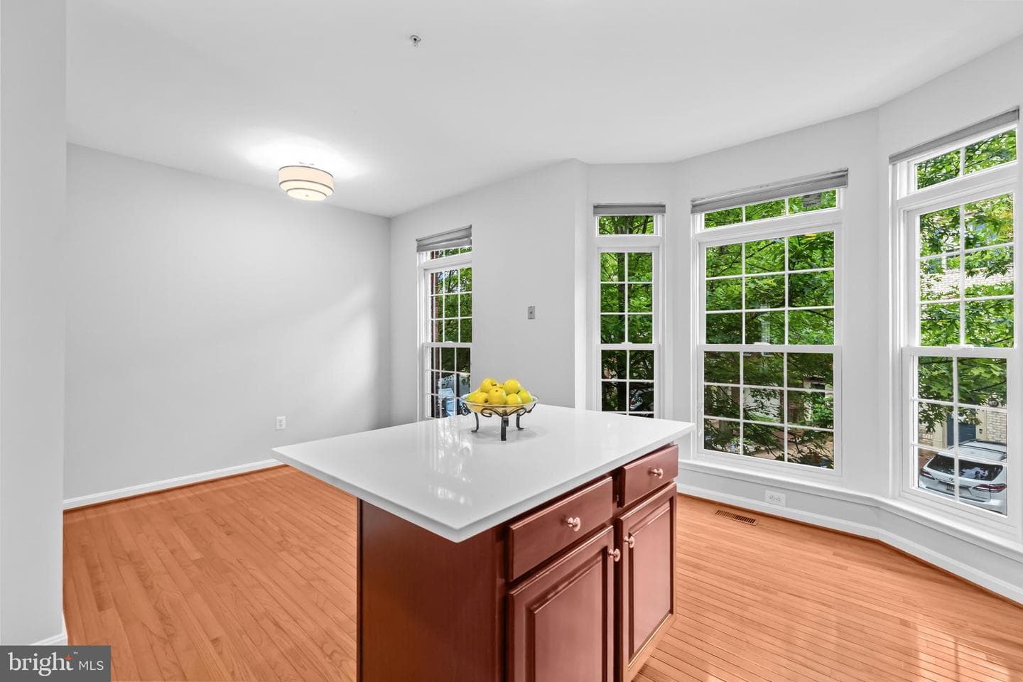 120 Martin Lane photo 25
